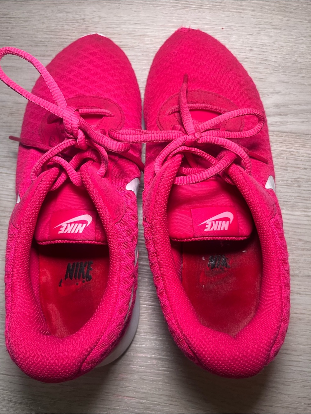 Nike Women’s Hot Pink Mesh Athletic Sneakers with White Swoosh 8 - Picture 3 of 10